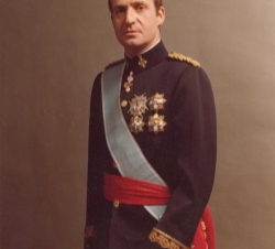Fotografía Oficial de Su Majestad el Rey con uniforme de gala del Ejército de Tierra